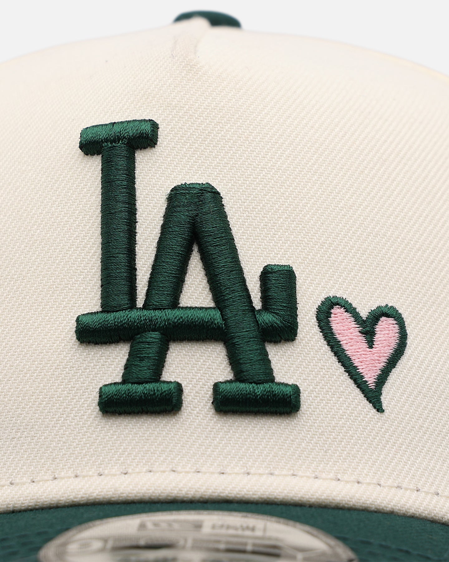 New Era Los Angeles Dodgers 'Pink Satin Hearts Green' 9FORTY A-Frame Snapback Chrome/Dark Green