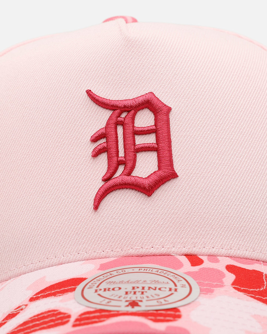 Mitchell & Ness Detroit Tigers 'Pink Camo' Pro Pinch Snapback Pink