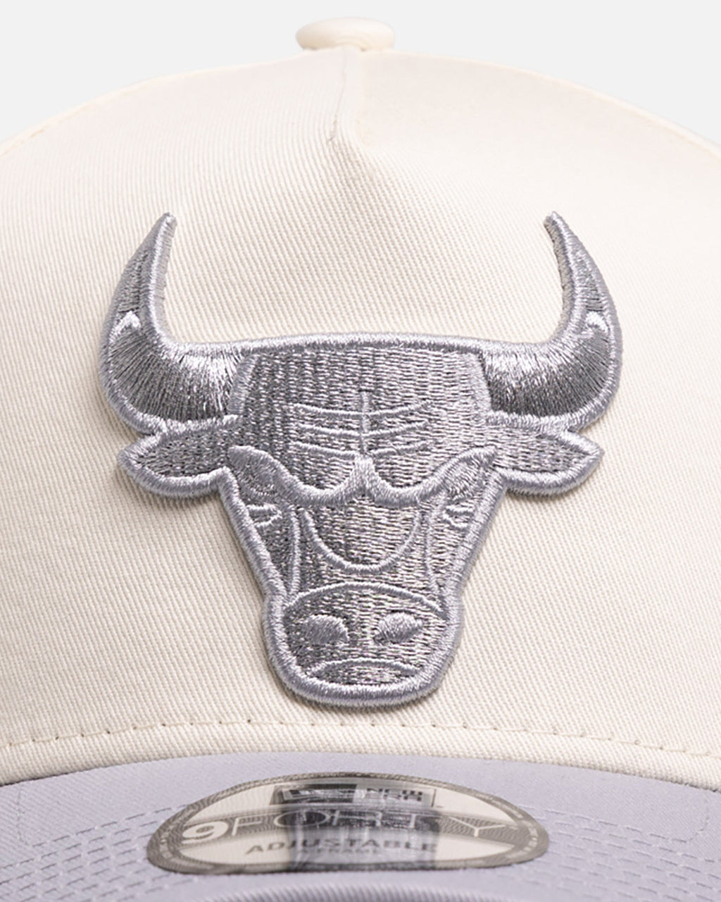 New Era Chicago Bulls 'Chrome Grey' 9FORTY A-Frame Snapback White/Silver