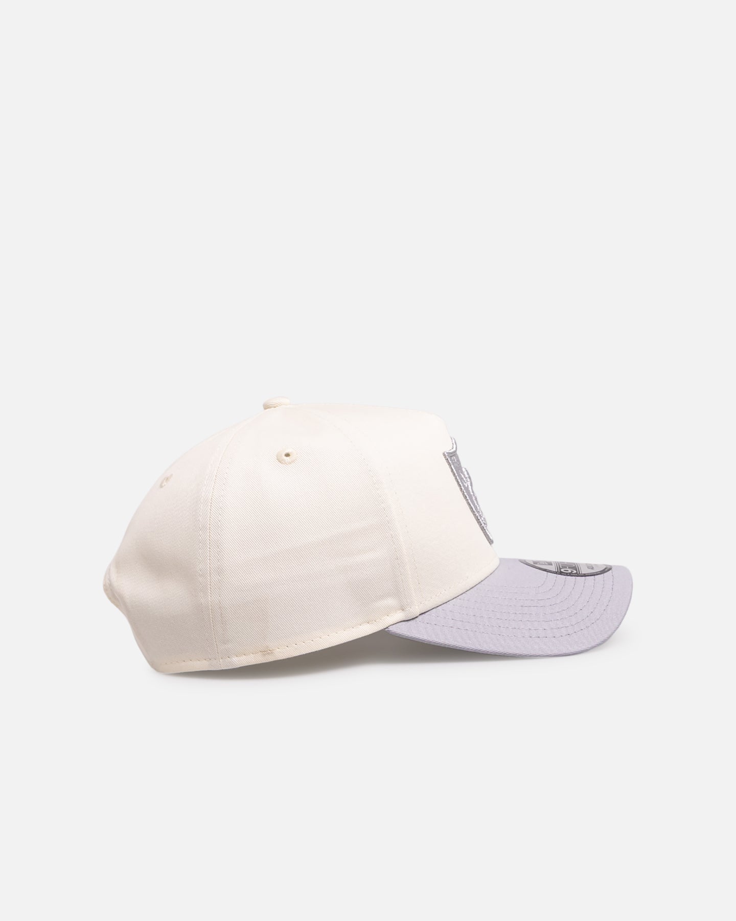 New Era Las Vegas Raiders 'Chrome Grey' 9FORTY A-Frame Snapback White/Silver