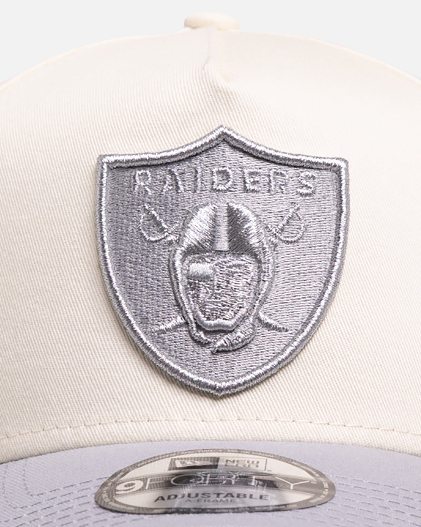 New Era Las Vegas Raiders 'Chrome Grey' 9FORTY A-Frame Snapback White/Silver