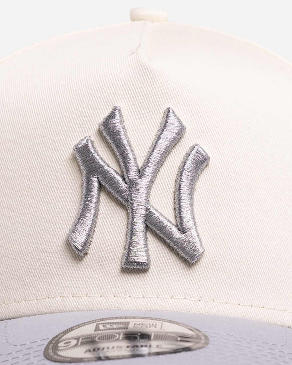 New Era New York Yankees 'Chrome Grey' 9FORTY A-Frame Snapback White/Silver