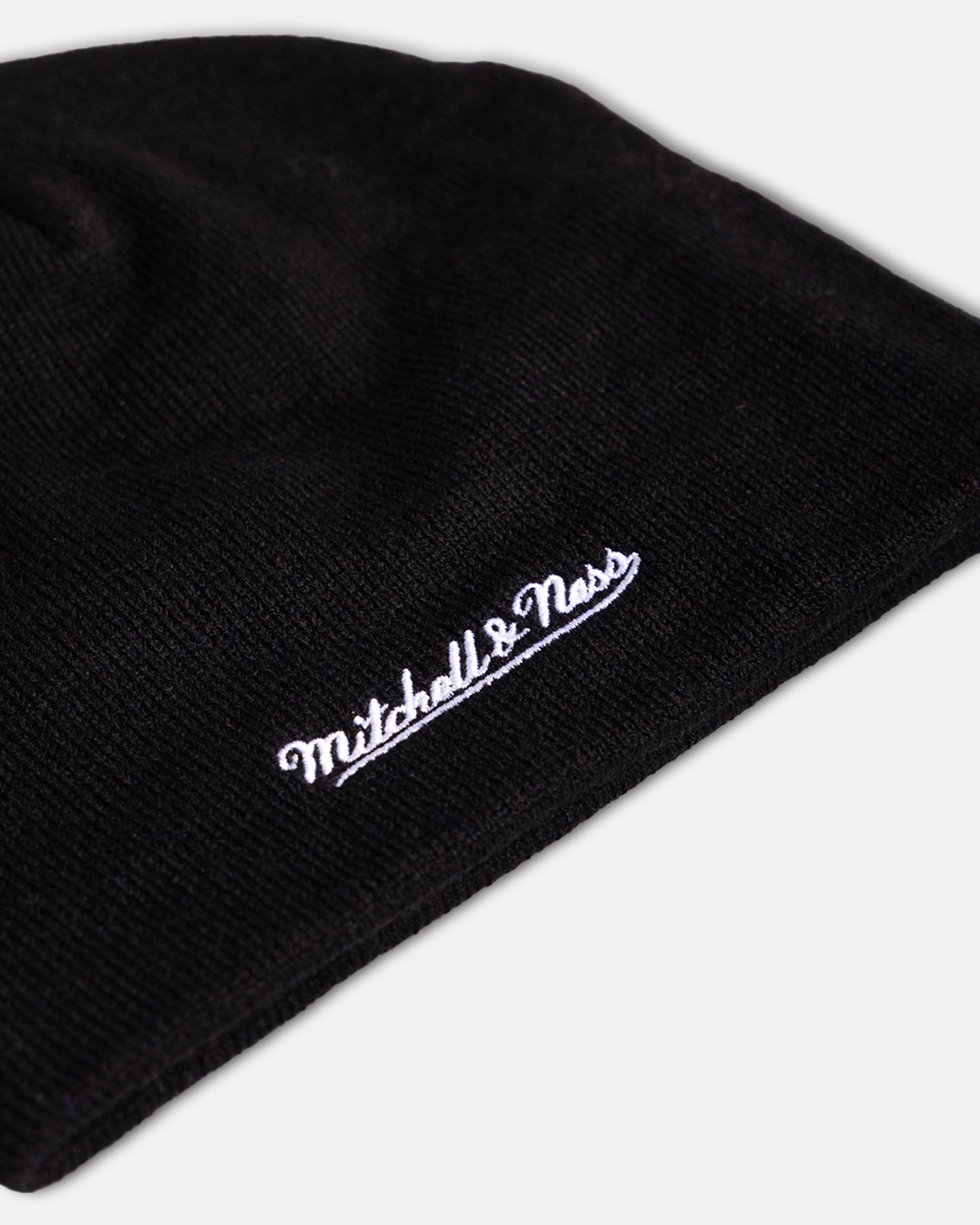 Mitchell & Ness Chicago Bulls Outer Limits Skull Beanie Black