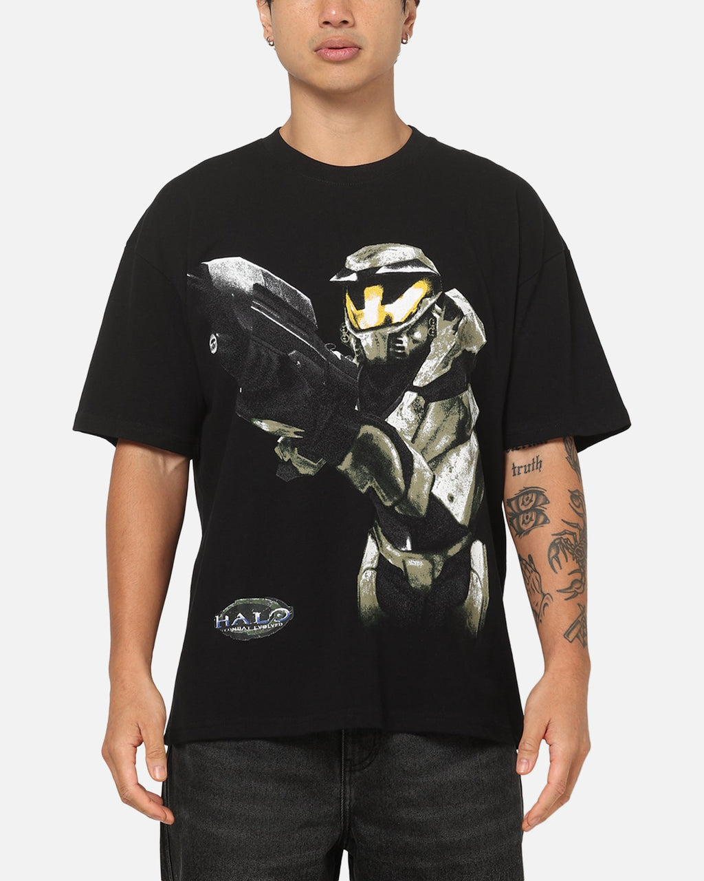 73Studio X Xbox X Halo Chief  T-Shirt Black