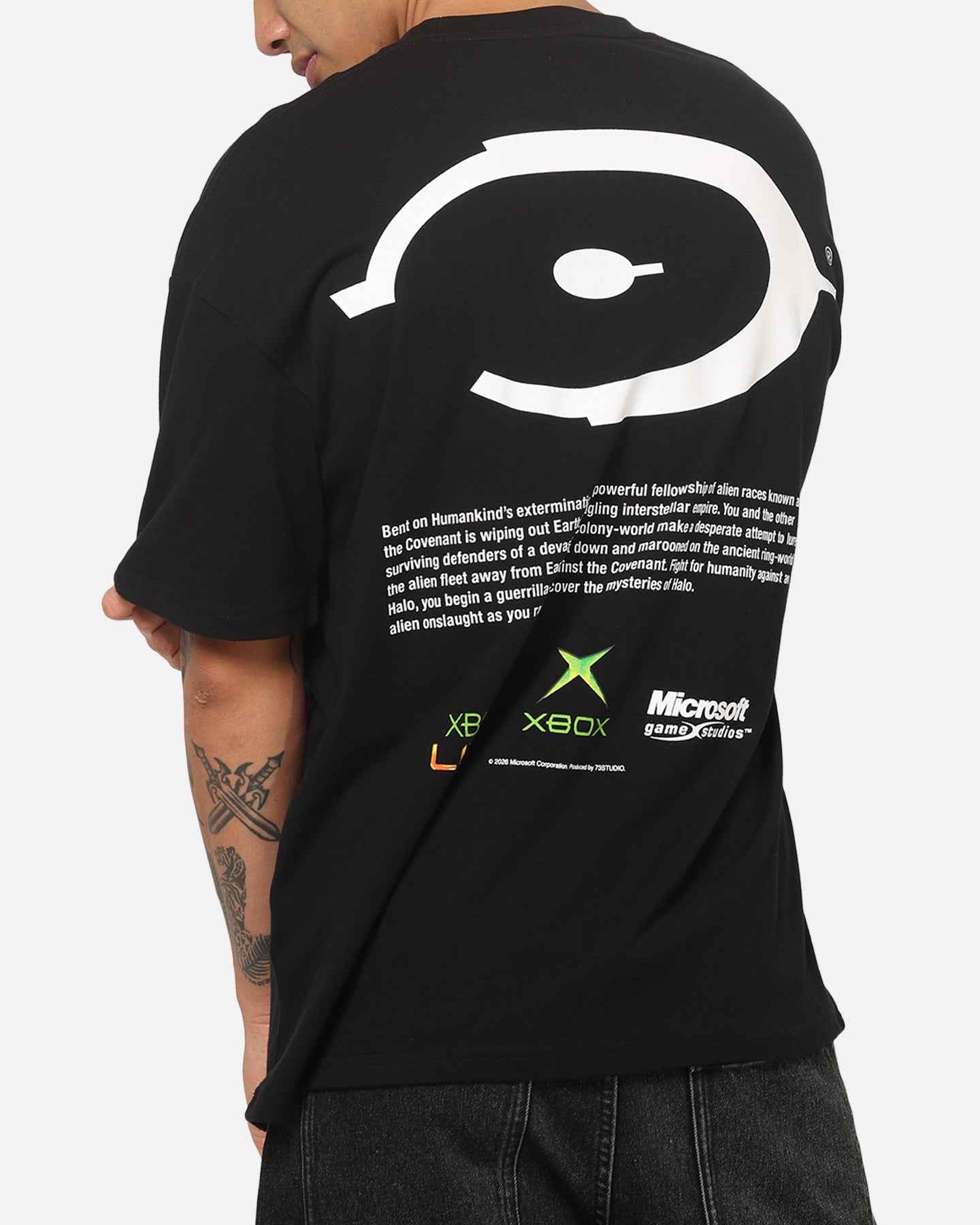 73Studio X Xbox X Halo Chief  T-Shirt Black